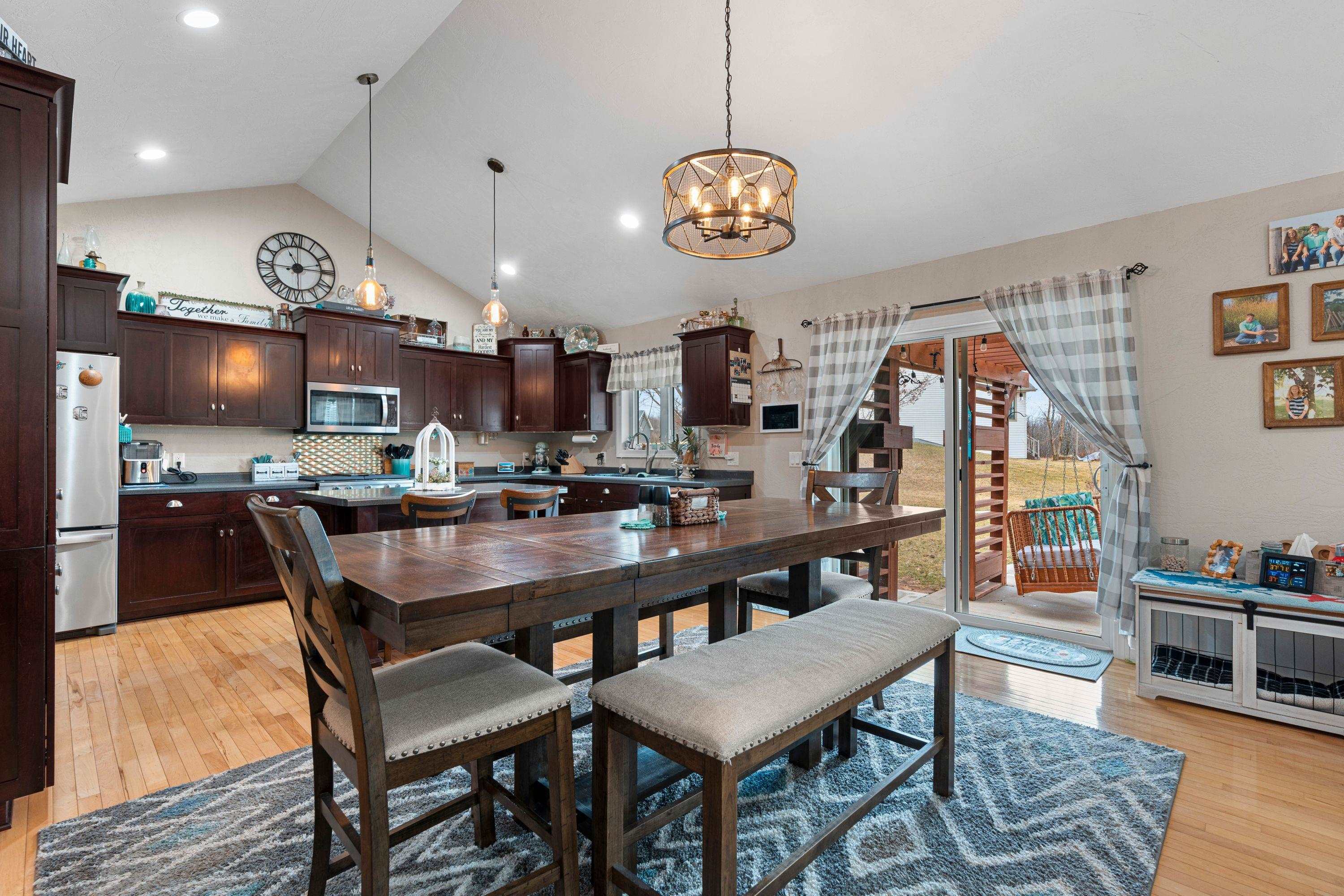 833 Whispering Way Omro, WI 54963 - Photo 6 of 45