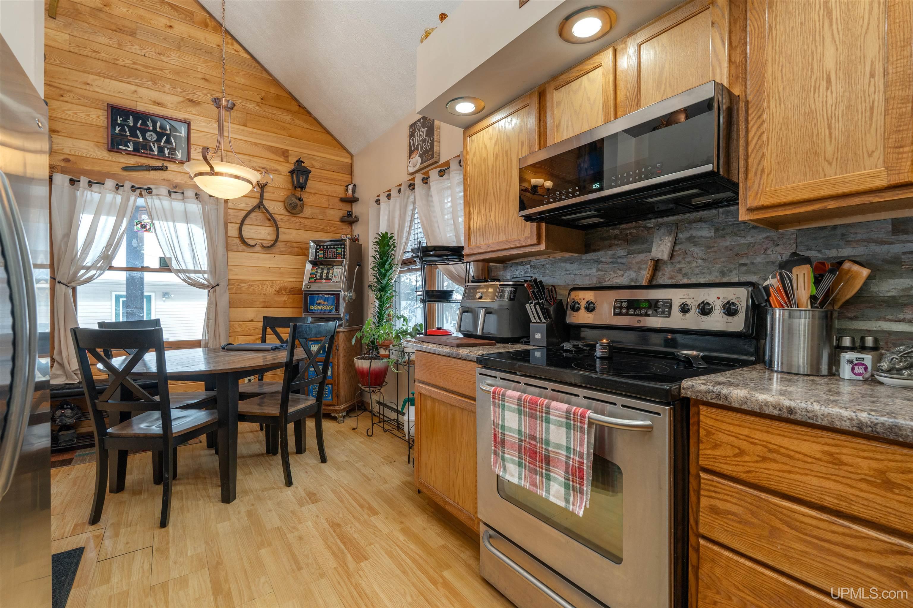 856 River Road Manistique, MI 49854 - Photo 6 of 49
