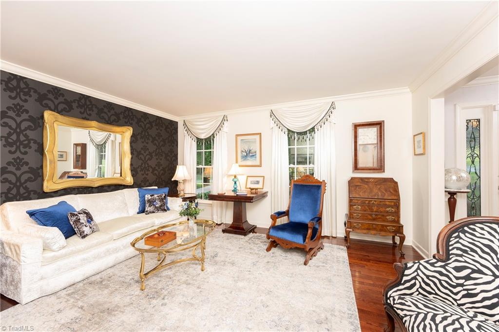 732 La Vale Drive Clemmons, NC 27012 - Photo 6 of 45 Luxurious Living Room