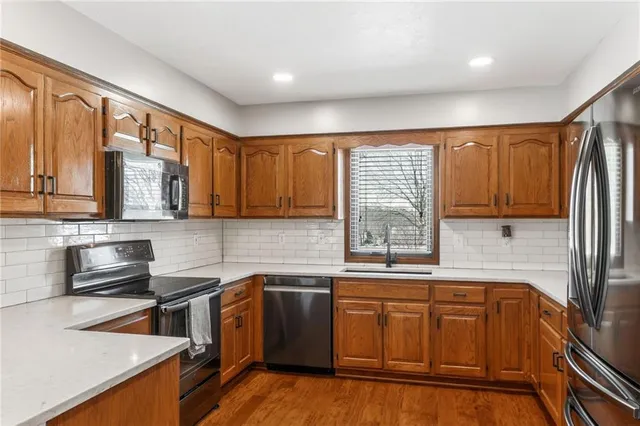 $575,000 | 11618 Fishing River Road, Liberty, MO 64068