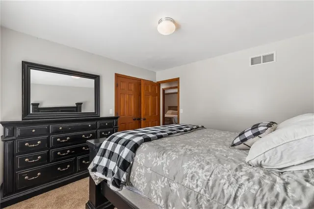 $575,000 | 11618 Fishing River Road, Liberty, MO 64068