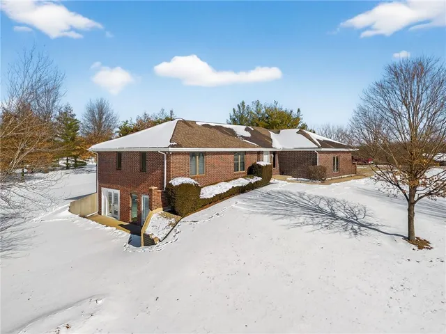 $575,000 | 11618 Fishing River Road, Liberty, MO 64068