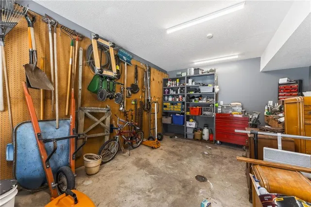 $575,000 | 11618 Fishing River Road, Liberty, MO 64068