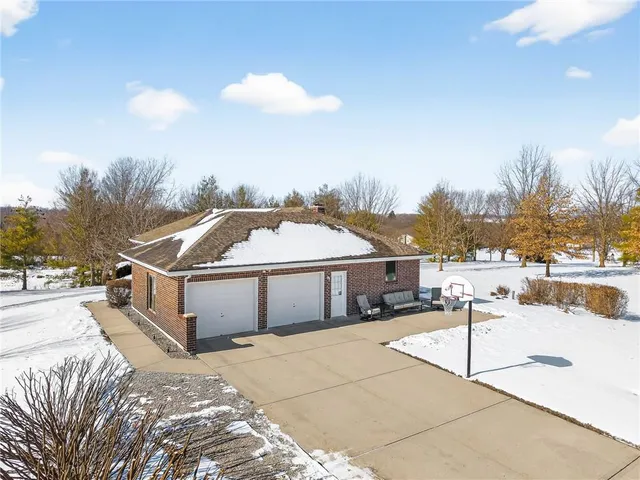 $575,000 | 11618 Fishing River Road, Liberty, MO 64068