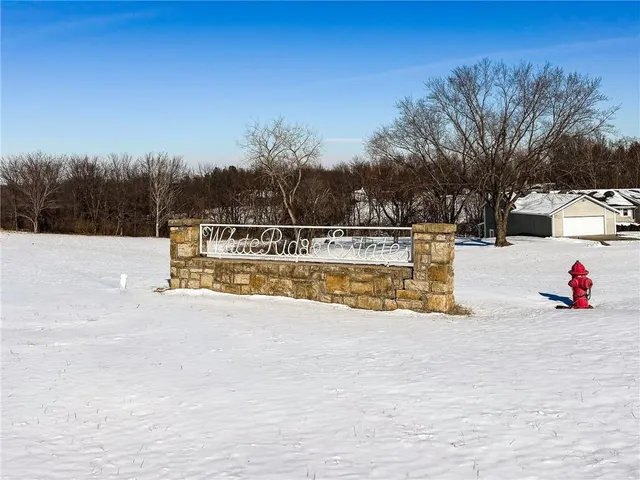 $575,000 | 11618 Fishing River Road, Liberty, MO 64068