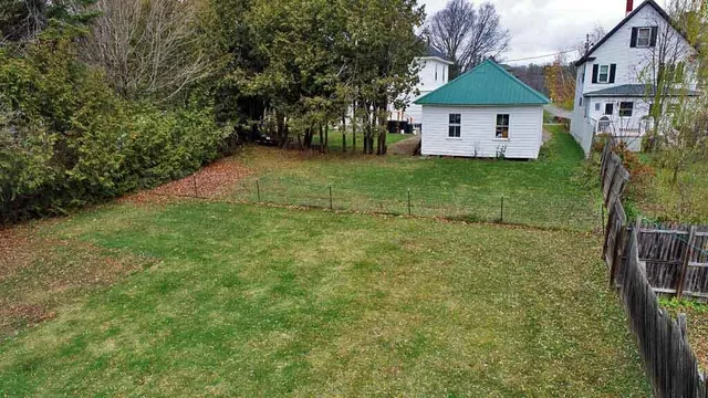 $179,500 | 25 Smyrna Street, Houlton, ME 04730