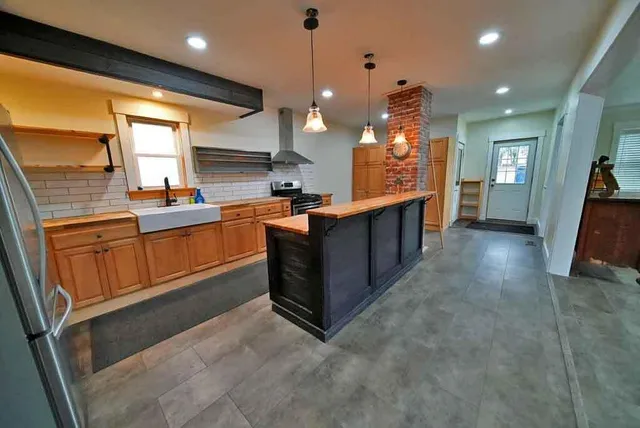 $179,500 | 25 Smyrna Street, Houlton, ME 04730