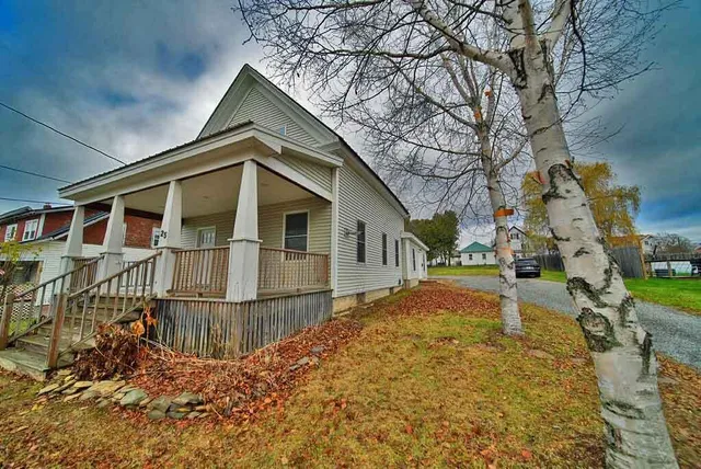 $179,500 | 25 Smyrna Street, Houlton, ME 04730