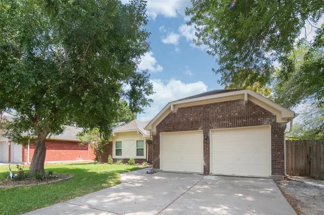 $2,150 | 2935 Auburn Drive, Pearland, TX 77584