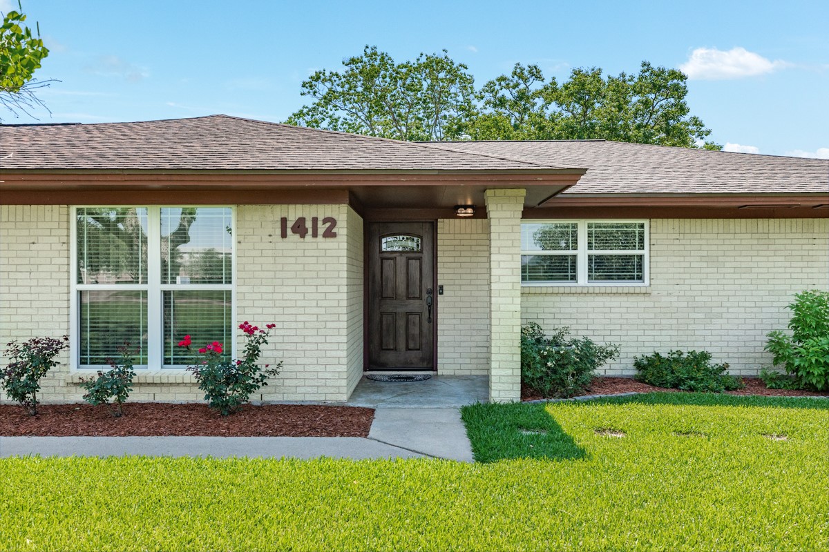 1412 Buchta Road Angleton, TX 77515 - Photo 6 of 48