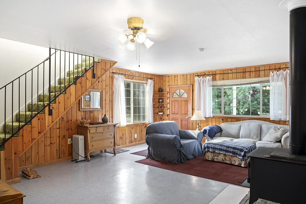 1775 East Fork Road Williams, OR 97544 - Photo 10 of 49 8