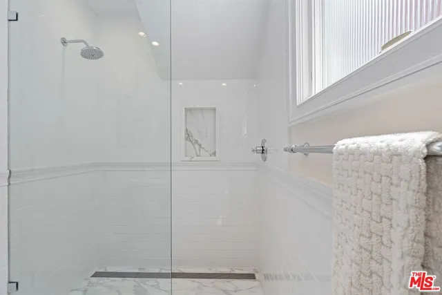 a view of a dinning table and chairs in the patio