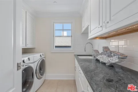 a view of a dinning room with furniture