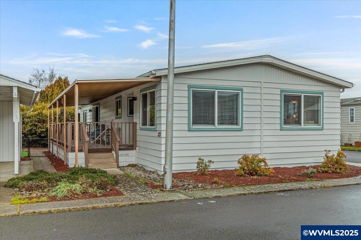 5422 Portland Road Northeast, Unit 123 Salem, OR 97305 - Photo 1 of 23 a backyard of a house