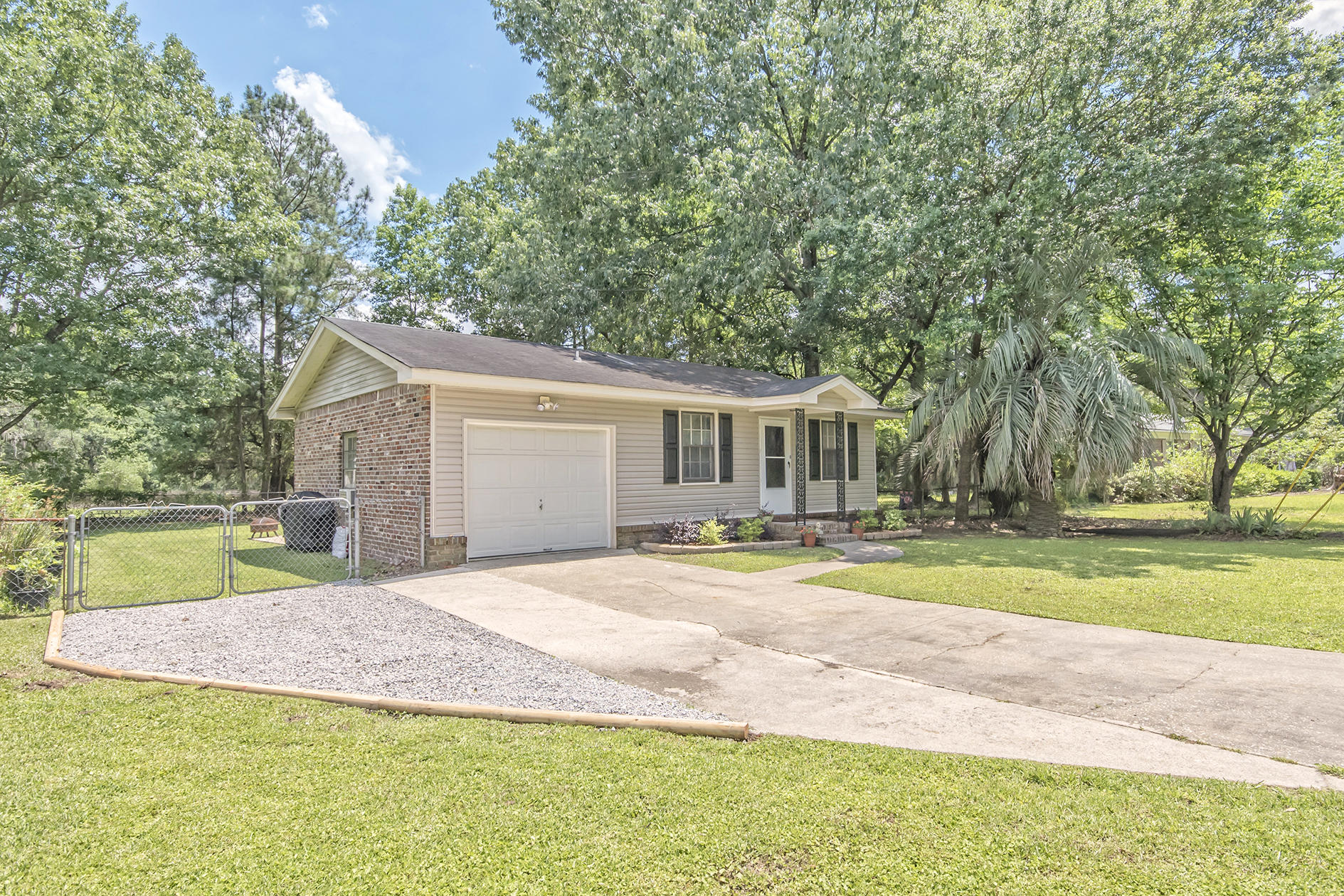 2163 Till Road Charleston, SC 29414 - Photo 2 of 31 DSC_8423