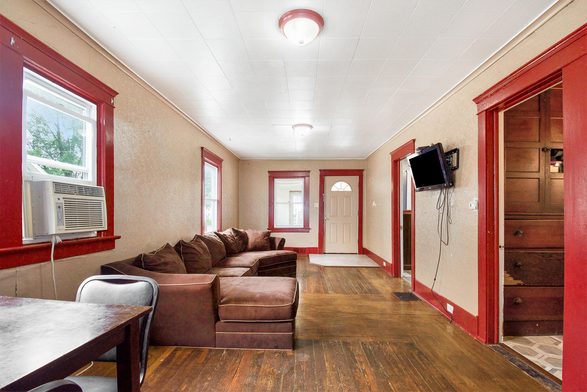 825 Wells Street Jackson, MI 49202 - Photo 4 of 26 DSC_0077