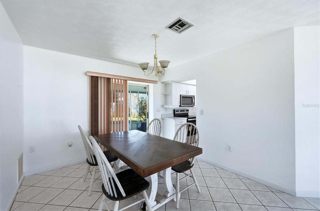 270 Southland Road Venice, FL 34293 - Photo 10 of 51 Gallery Image 10