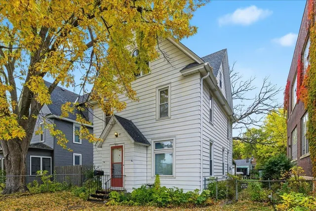 $225,000 | 1810 Dupont Avenue North, Minneapolis, MN 55411