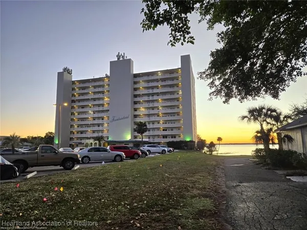 $129,400 | 2131 Lakeview Drive, Unit 106, Sebring, FL 33870