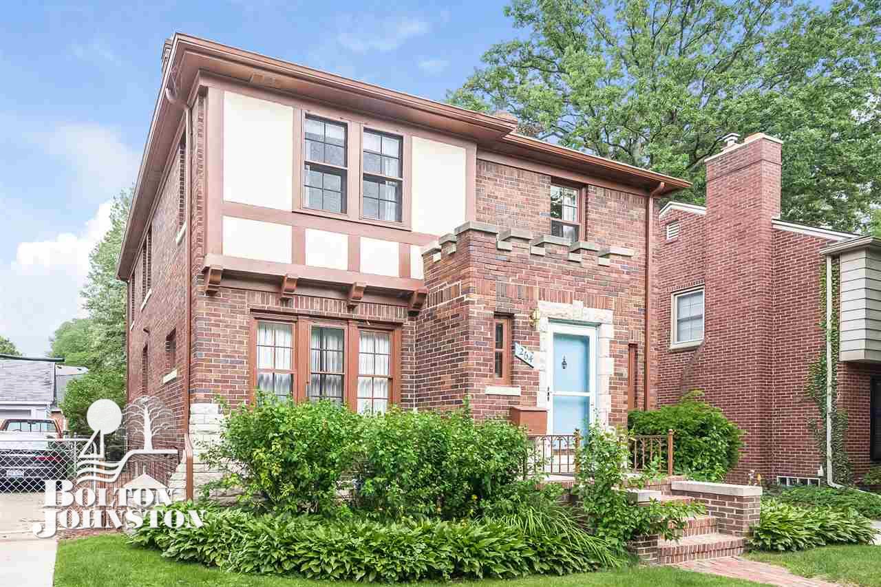 264 McMillan Road Grosse Pointe, MI 48236 - Photo 2 of 38 31351119-1.JPG