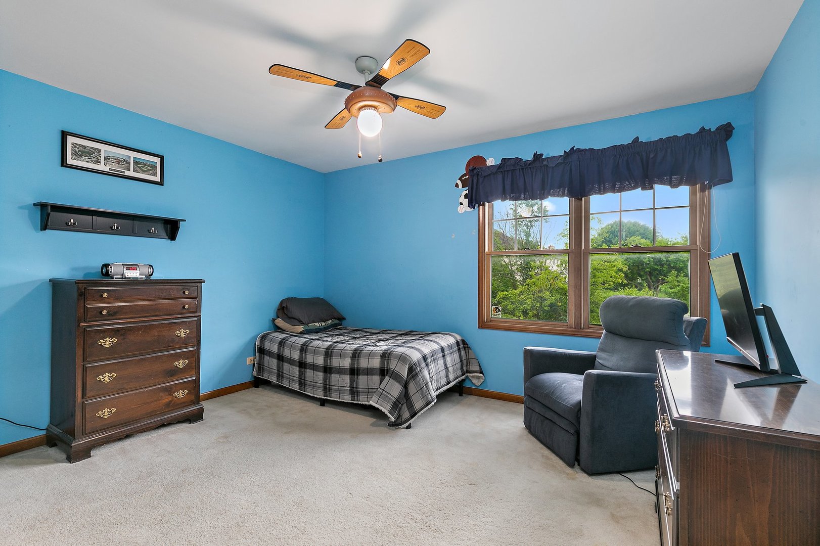655 Red Maple Lane Roselle, IL 60172 - Photo 21 of 40 a living room with furniture and a large window