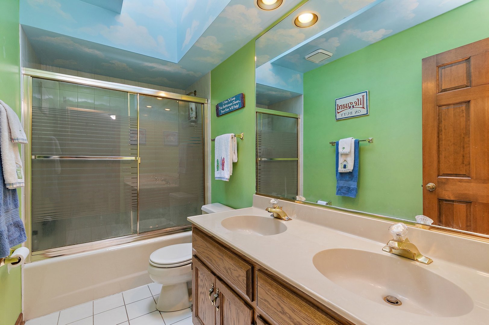 655 Red Maple Lane Roselle, IL 60172 - Photo 22 of 40 a bathroom with a sink toilet and shower