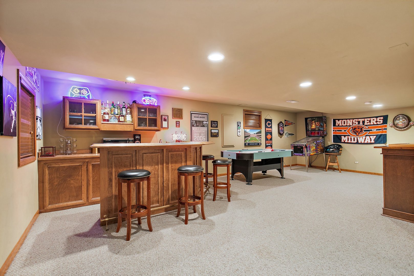 655 Red Maple Lane Roselle, IL 60172 - Photo 27 of 40 a living room with furniture and a flat screen tv
