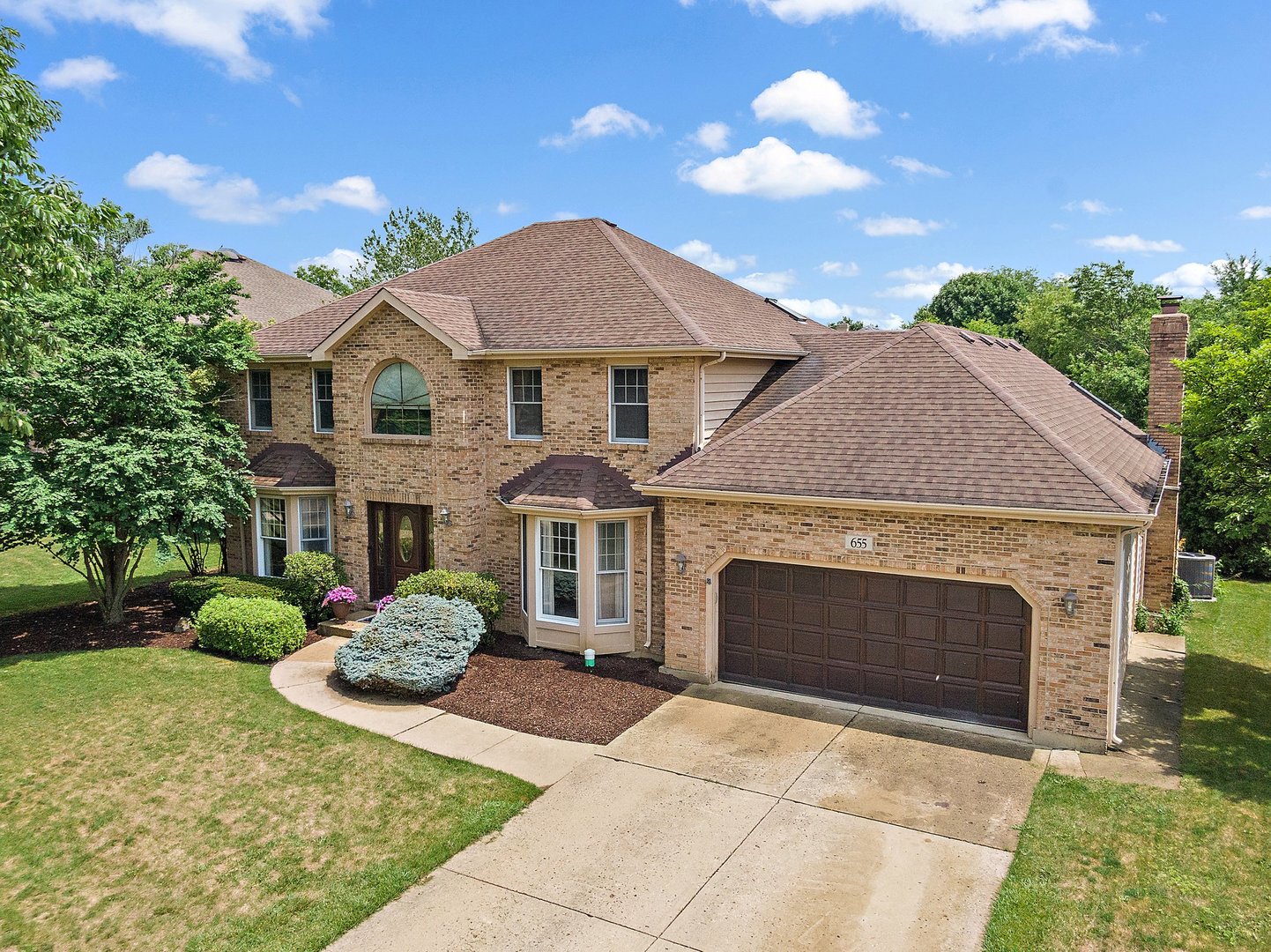 655 Red Maple Lane Roselle, IL 60172 - Photo 3 of 40 a front view of a house with a yard
