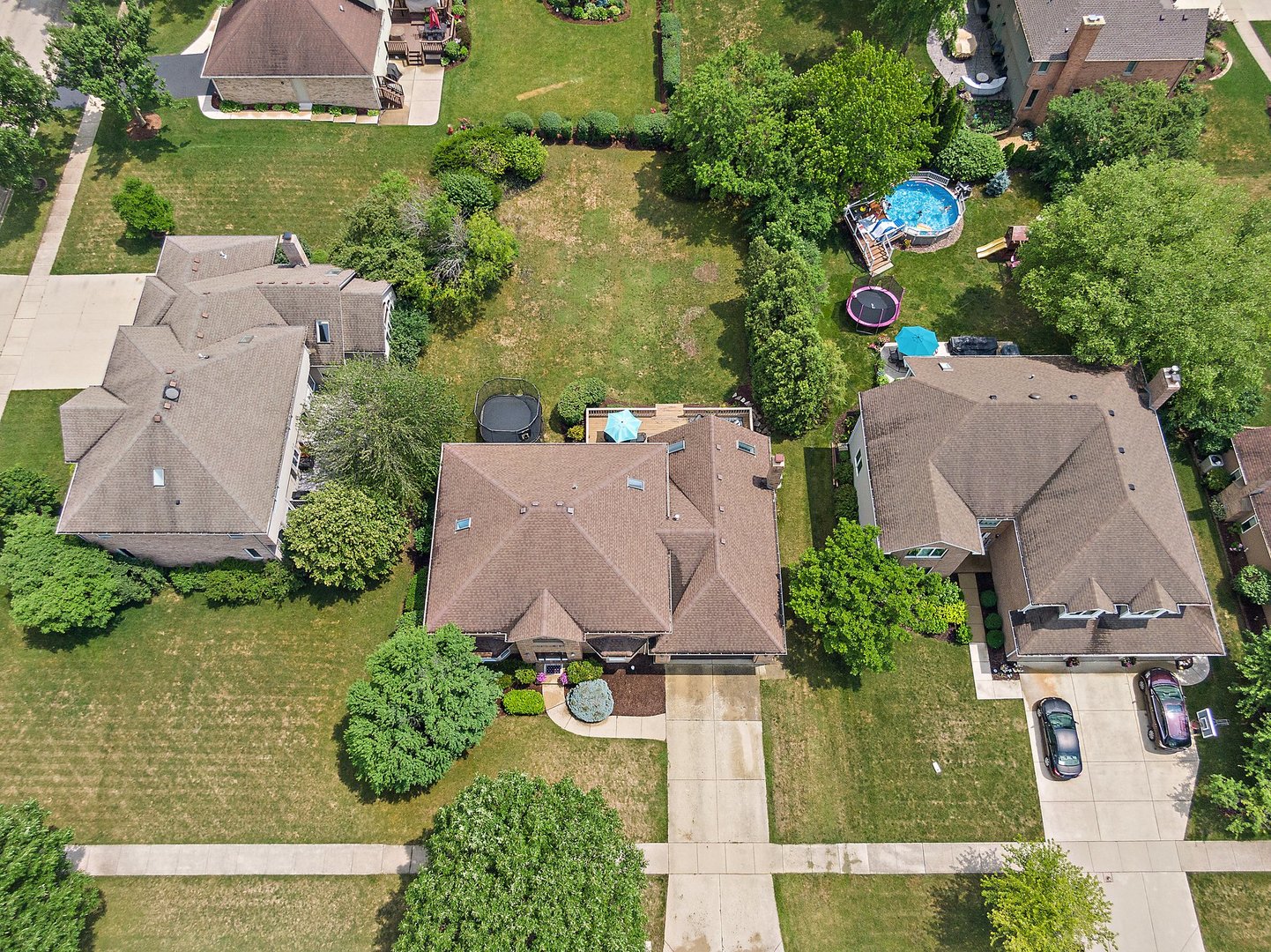 655 Red Maple Lane Roselle, IL 60172 - Photo 33 of 40 an aerial view of a house with a yard and lake view