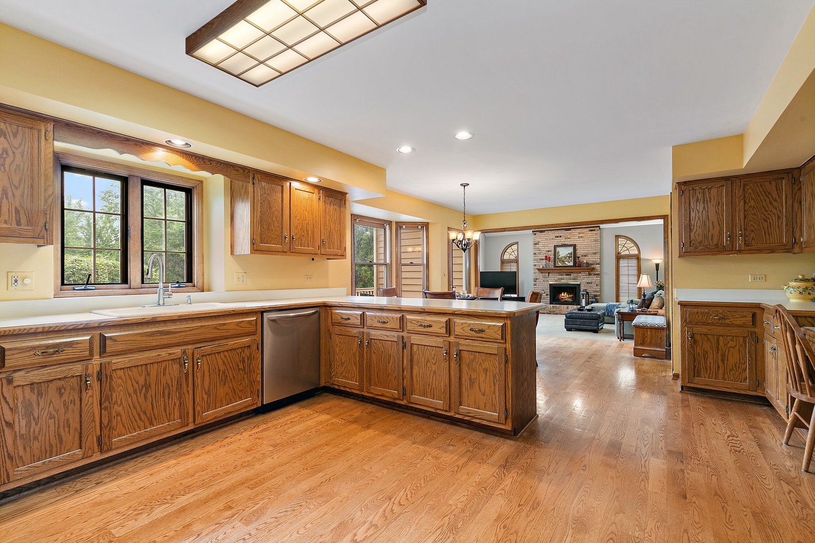655 Red Maple Lane Roselle, IL 60172 - Photo 8 of 40 a large kitchen with lots of counter space and wooden floor