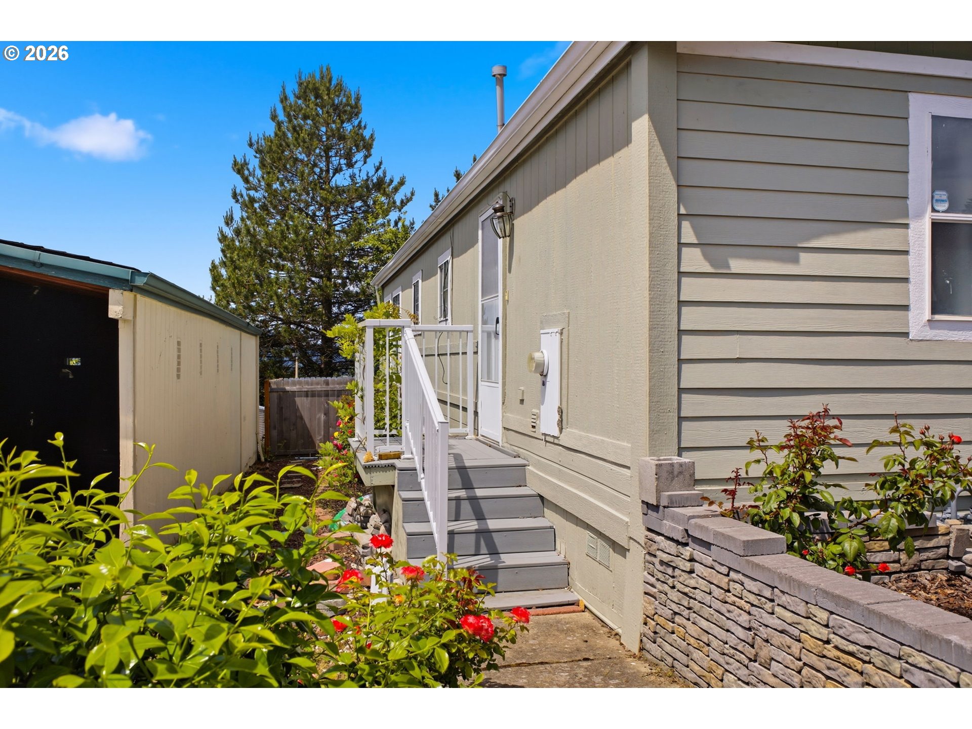 851 Southwest Sunset Way, Unit 28 Troutdale, OR 97060 - Photo 3 of 40