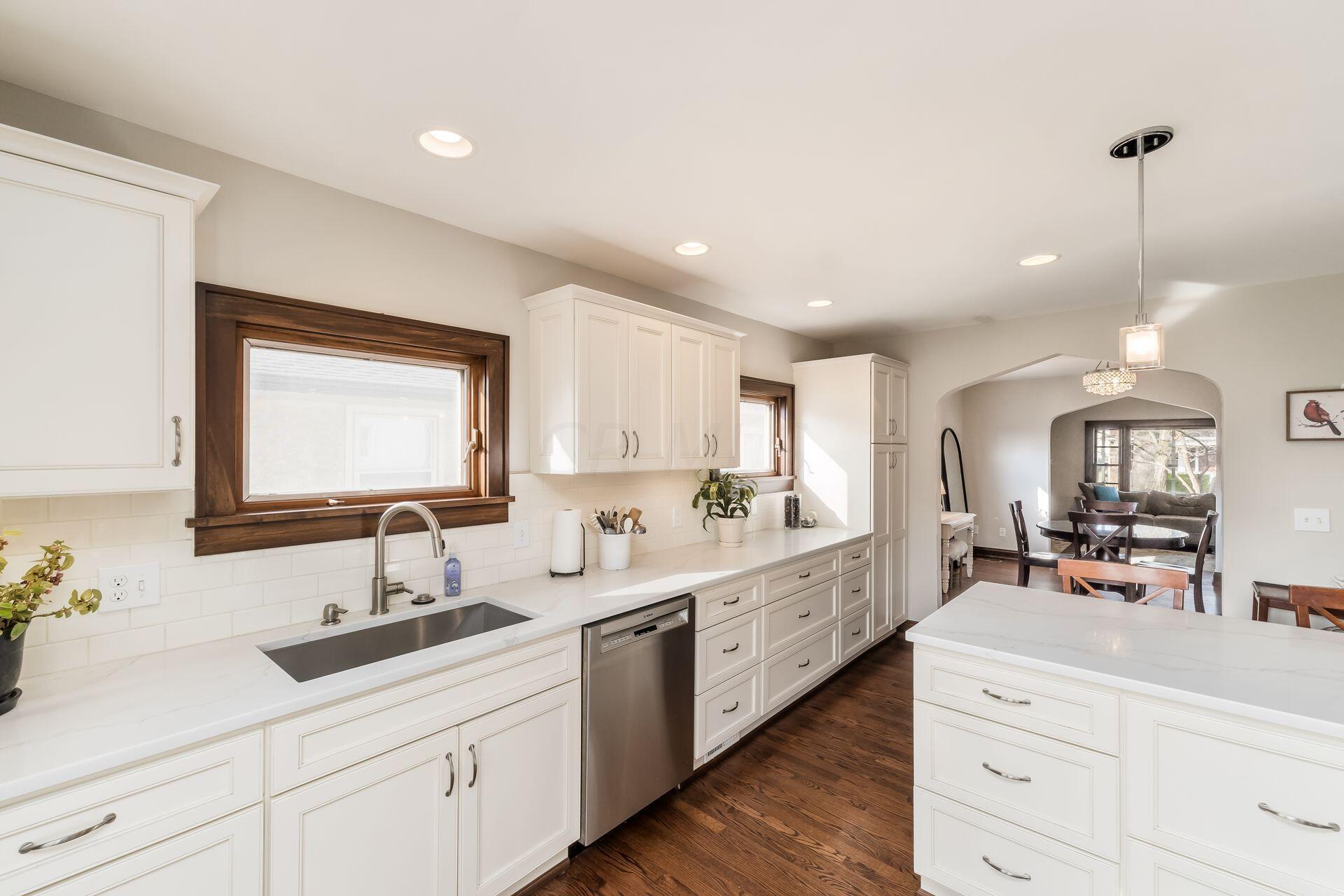 726 South Cassingham Road Columbus, OH 43209 - Photo 19 of 55 KITCHEN
