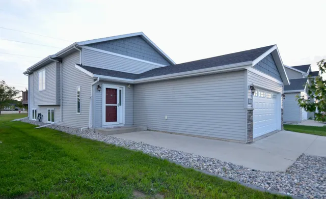 $345,000 | 445 East Foxtail Drive, West Fargo, ND 58078