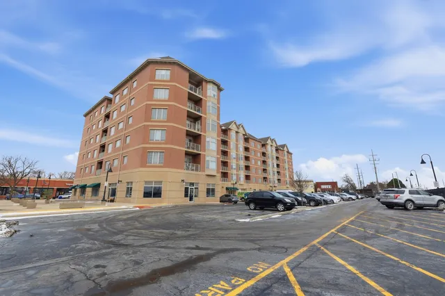 $305,000 | 9670 Franklin Avenue, Unit 411, Franklin Park, IL 60131