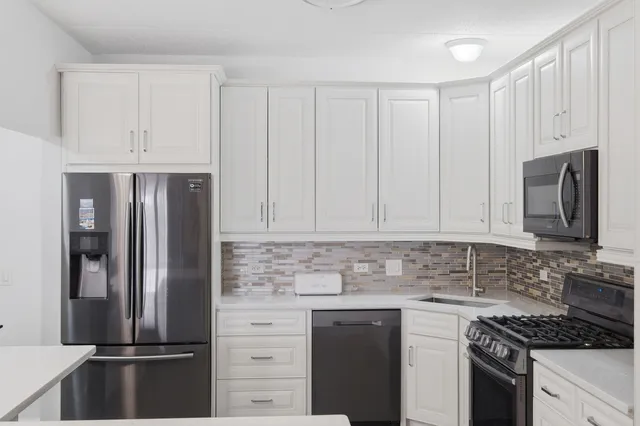 $305,000 | 9670 Franklin Avenue, Unit 411, Franklin Park, IL 60131