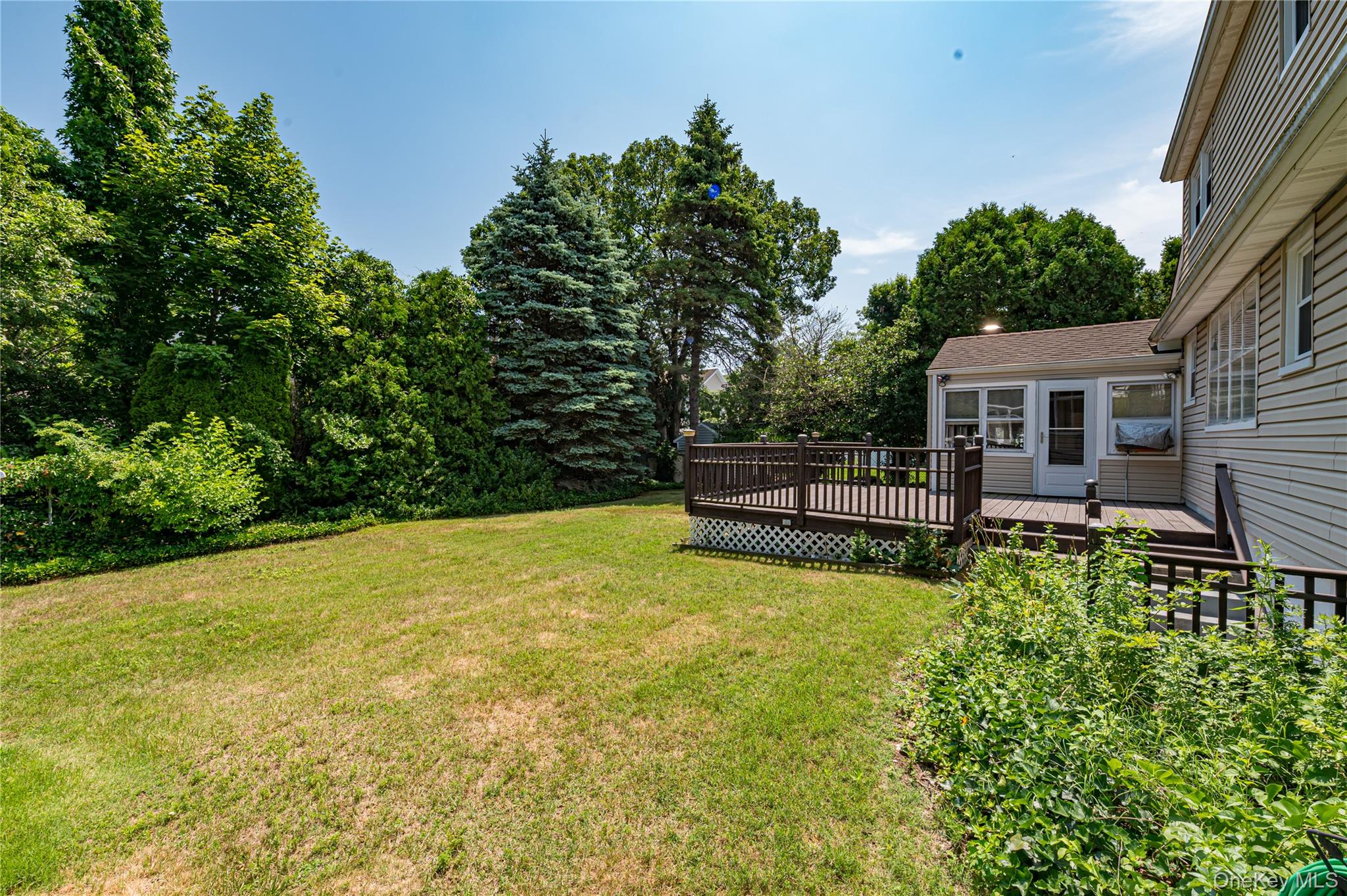 21 Langdon Road Farmingdale, NY 11735 - Photo 4 of 25