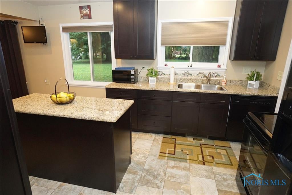 2021 Cass Road Toledo, OH 43614 - Photo 16 of 36 Gallery Image 16
