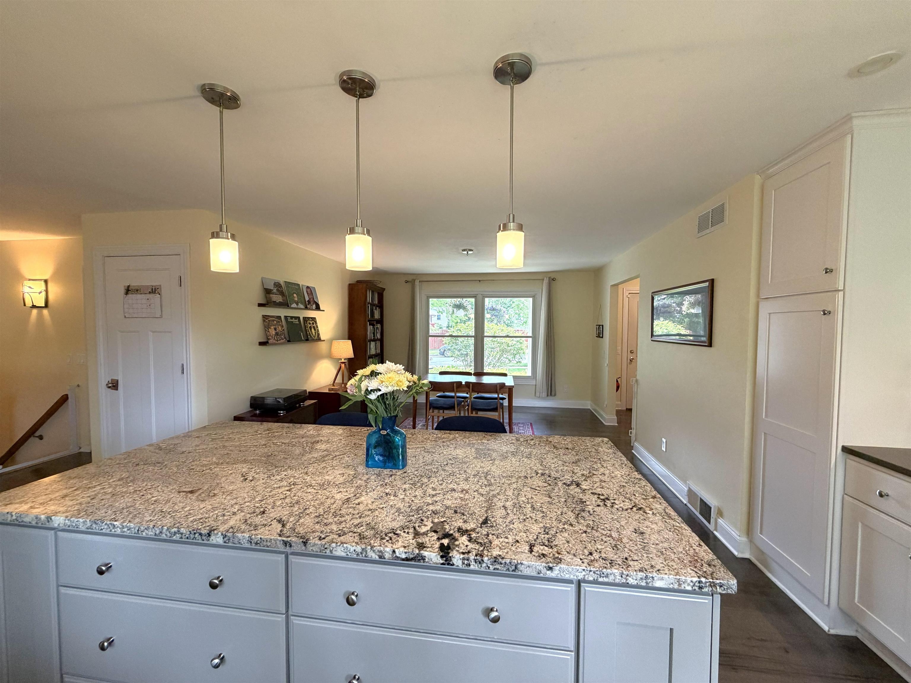 718 Delladonna Way Madison, WI 53704 - Photo 8 of 70