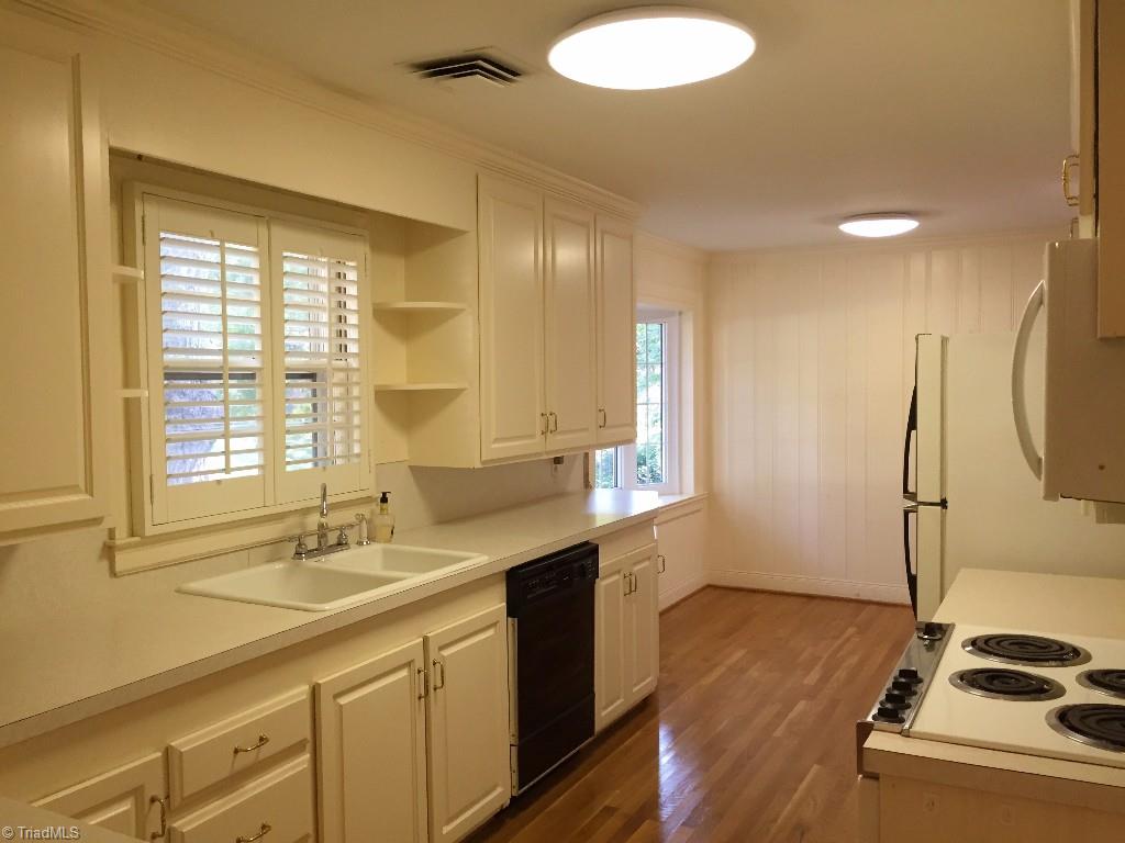 3030 University Road Winston-Salem, NC 27104 - Photo 6 of 15 Kitchen