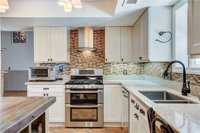 $749,900 | 845 Robinson Lane, Boulder City, NV 89005