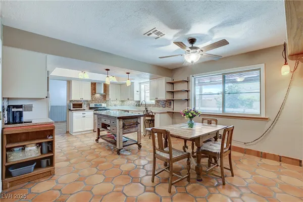 $725,000 | 845 Robinson Lane, Boulder City, NV 89005