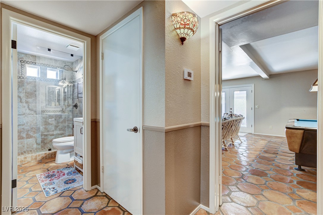 845 Robinson Lane Boulder City, NV 89005 - Photo 40 of 66 Corridor featuring a textured wall