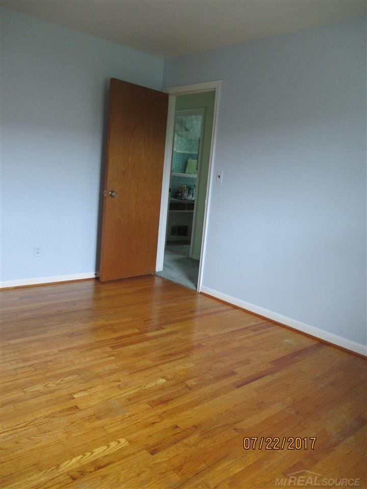 27678 Jean Road Warren, MI 48093 - Photo 20 of 42 31326247-19.JPG