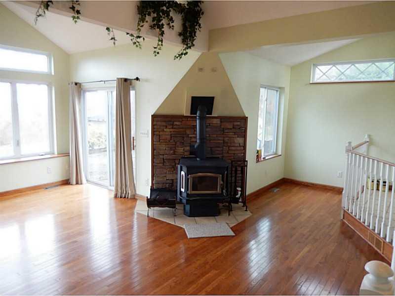 231 Reservoir Road Mount Pleasant, PA 15666 - Photo 3 of 25 Living Room.