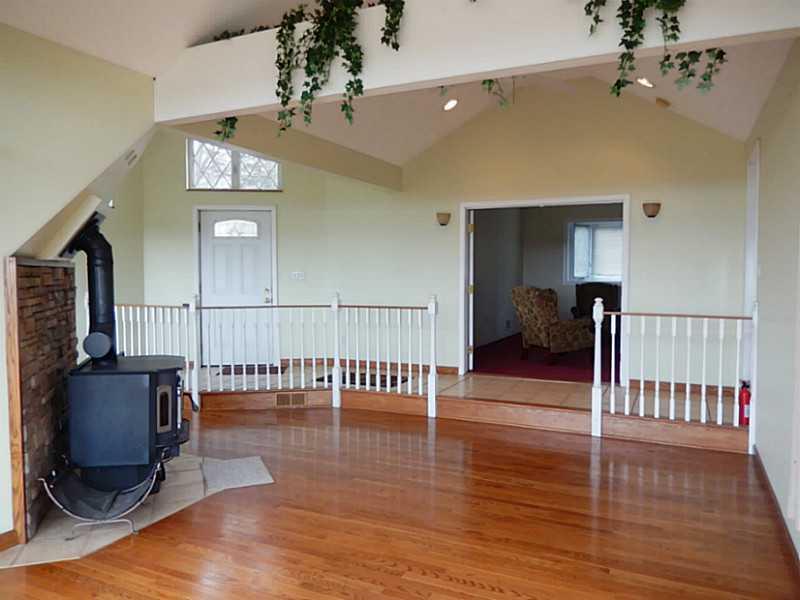 231 Reservoir Road Mount Pleasant, PA 15666 - Photo 4 of 25 Living Room.