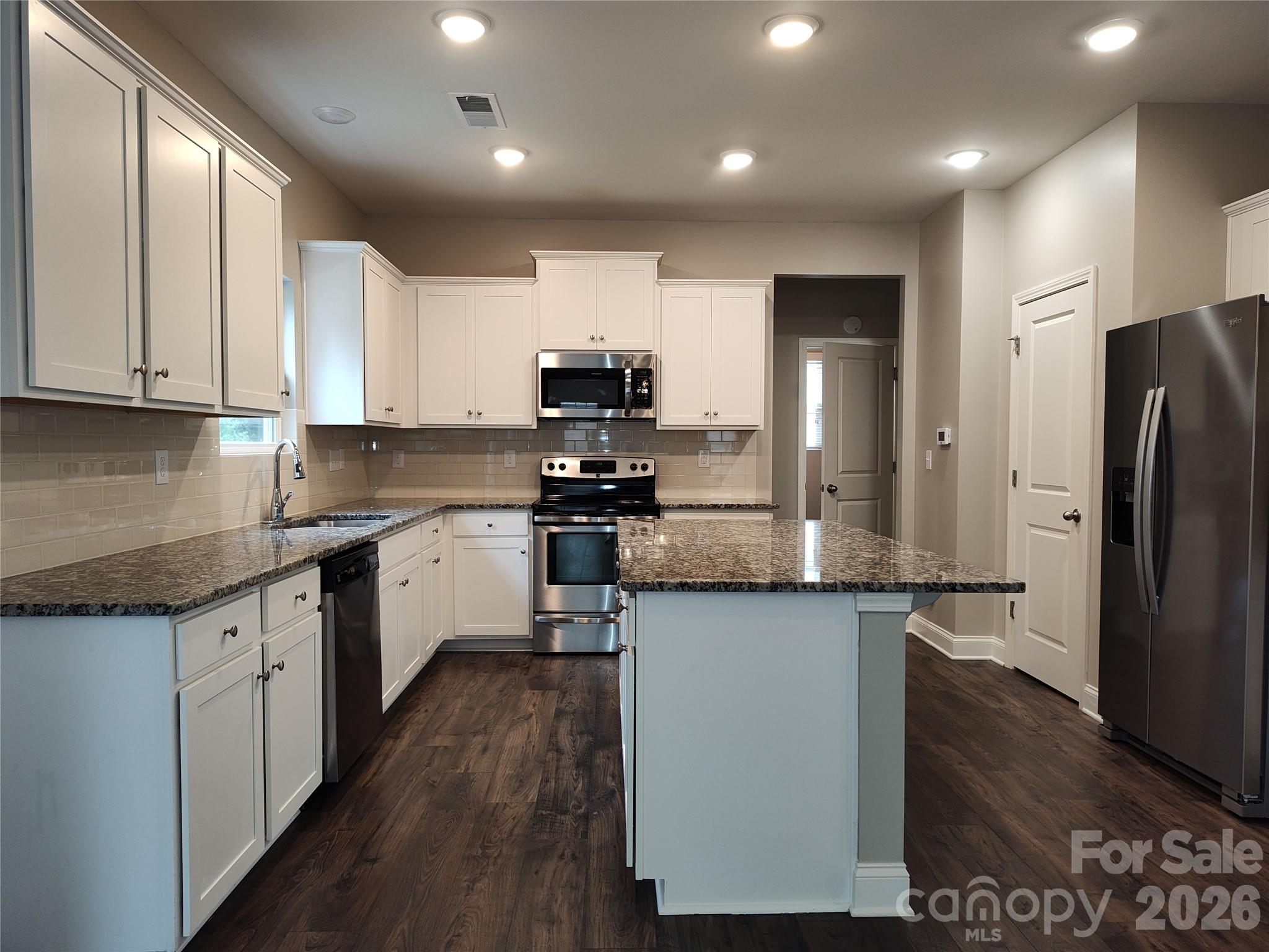 9415 Segundo Lane Charlotte, NC 28278 - Photo 8 of 28 Gallery Image 8