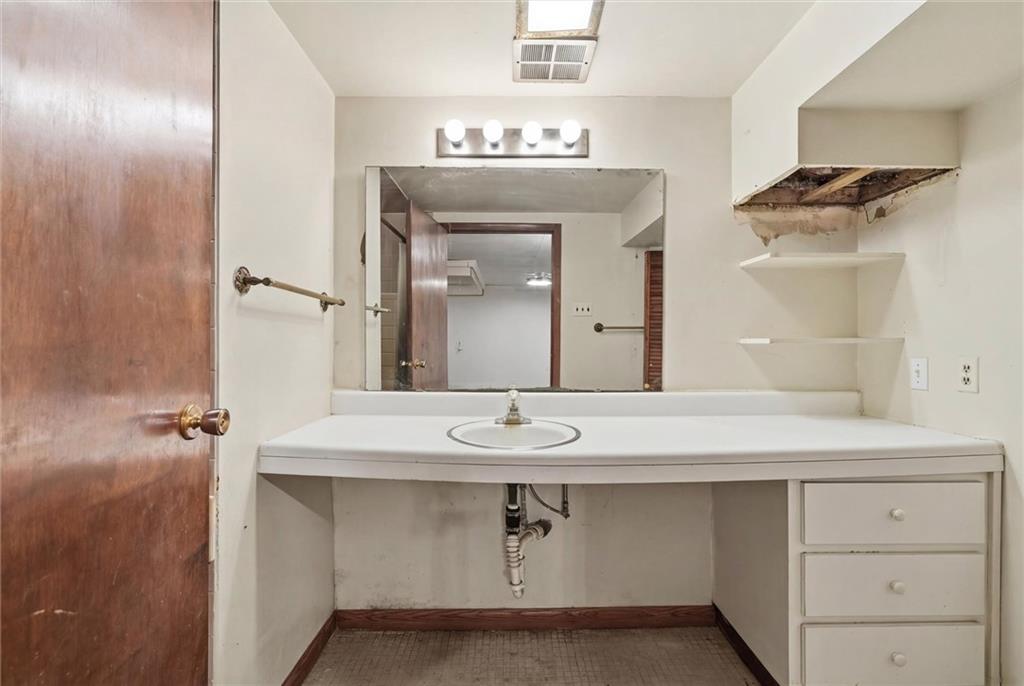 438 Lindsay Road Zelienople, PA 16063 - Photo 27 of 48