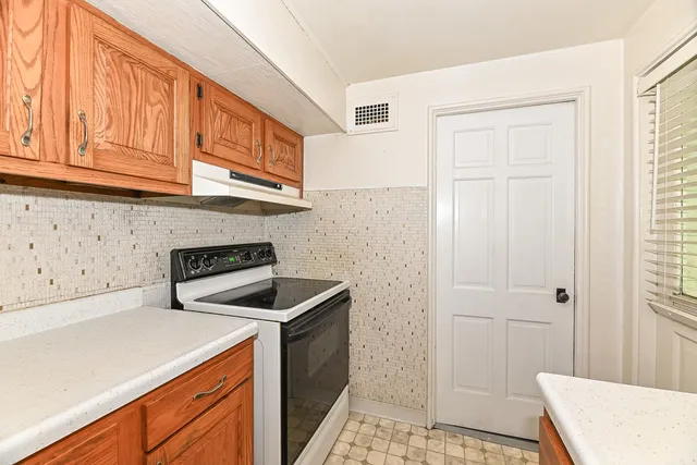 $259,000 | 5905 Dendron Lane, Greendale, WI 53129