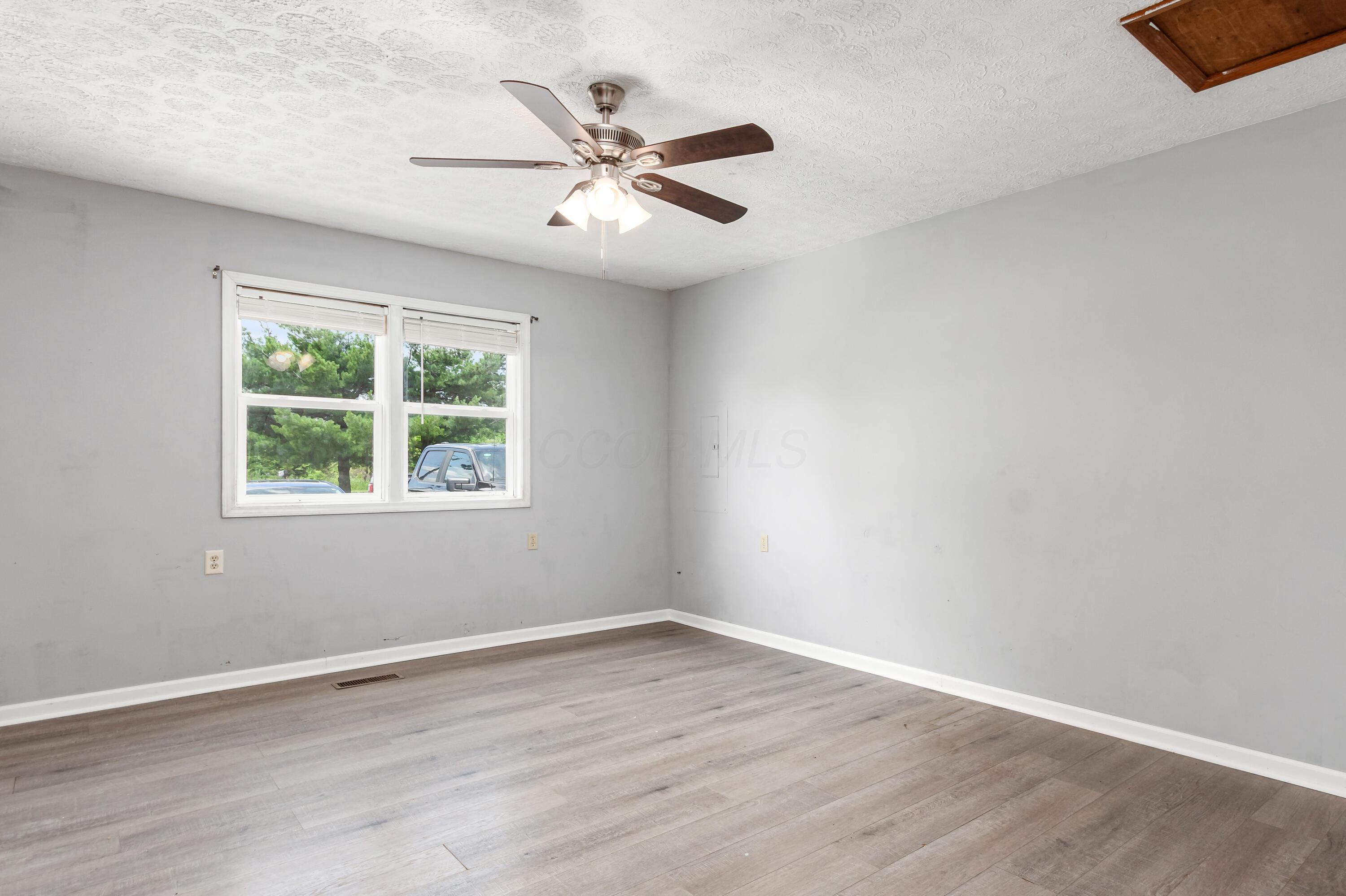 4795 Lake Road London, OH 43140 - Photo 24 of 44 b_-_4795_Lake_Rd_034