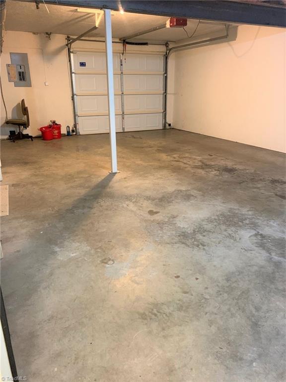 1007 Cherokee Court High Point, NC 27262 - Photo 23 of 24 Garage